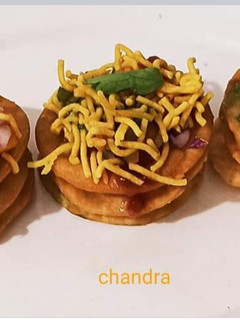 सेव पूरी (sev puri recipe in Hindi) रेसिपी मुख्य फोटो