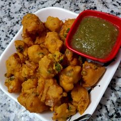 A picture of Onion pakodha.