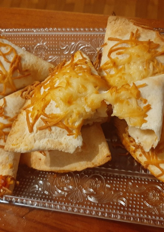 Una foto de Triángulo de pizza en tortilla de trigo