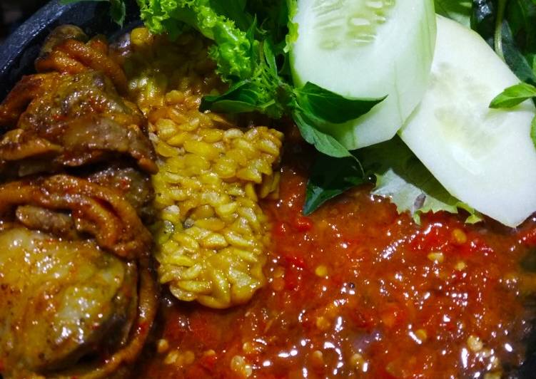 Sate usus sambel terasi