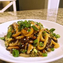 A picture of Udon lemongrass noodles.