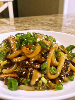 A picture of Udon lemongrass noodles.
