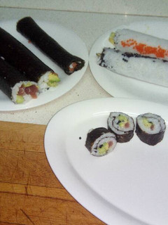 Una foto de Rollos de arroz sushi makis