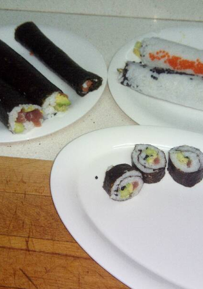 Una foto de Rollos de arroz sushi makis