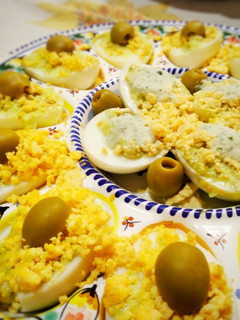Una foto de Huevos rellenos de verduras