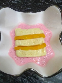 रोज़ी साबूदाना विद मैंगो आइसक्रीम (Rosy sabudana with mango icecream recipe in Hindi) रेसिपी मुख्य फोटो
