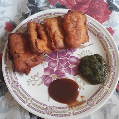 A picture of Bread pakoda.