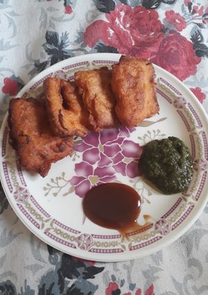 A picture of Bread pakoda.