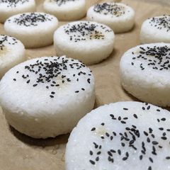 Chicken & vegan onigiri A picture of Chicken & vegan onigiri.