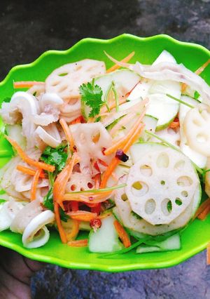 Hình của món Gỏi củ sen tai heo.