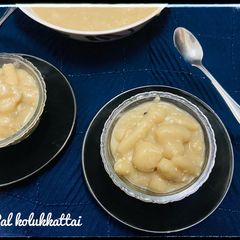 A picture of Pal kolukkattai/milk kolukkattai.