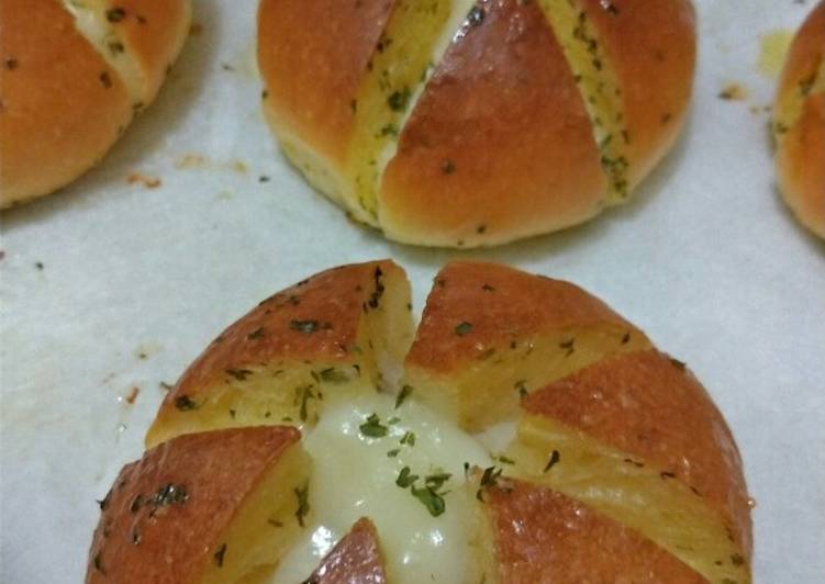 Korean Cream Cheese Garlic Bread