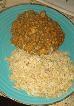 Una foto de Lentejeada de bondiola de cerdo con arroz🍛🍛