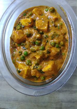 शाही मटर पनीर (shahi mater paneer recipe in hindi) रेसिपी मुख्य फोटो