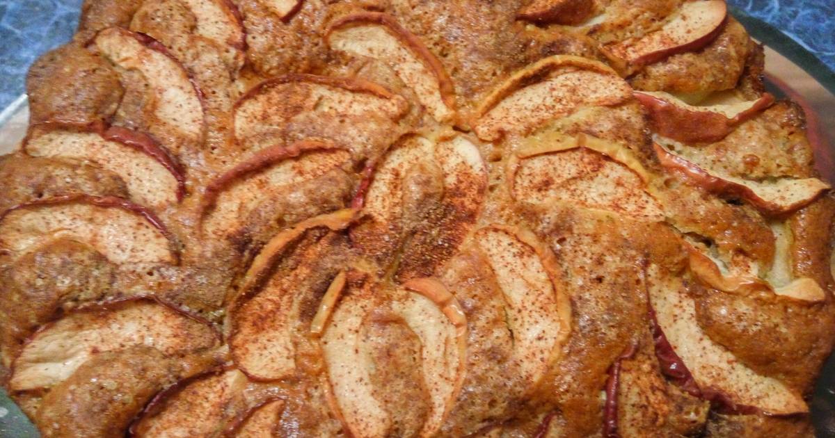 Яблочный пирог с корицей рецепт. Шарлотка с корицей. Шарлотка с яблоками и корицей. Пирог шарлотка корицей. Яблочная шарлотка с корицей.