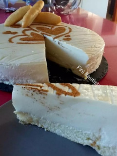 Una foto de Tarta de horchata y fartons