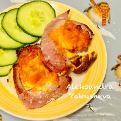 A picture of Omelette in bacon.
