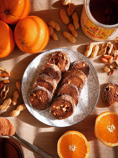 Una foto de Galletas de cacao, naranja🍊 y cacahuetes🥜!!