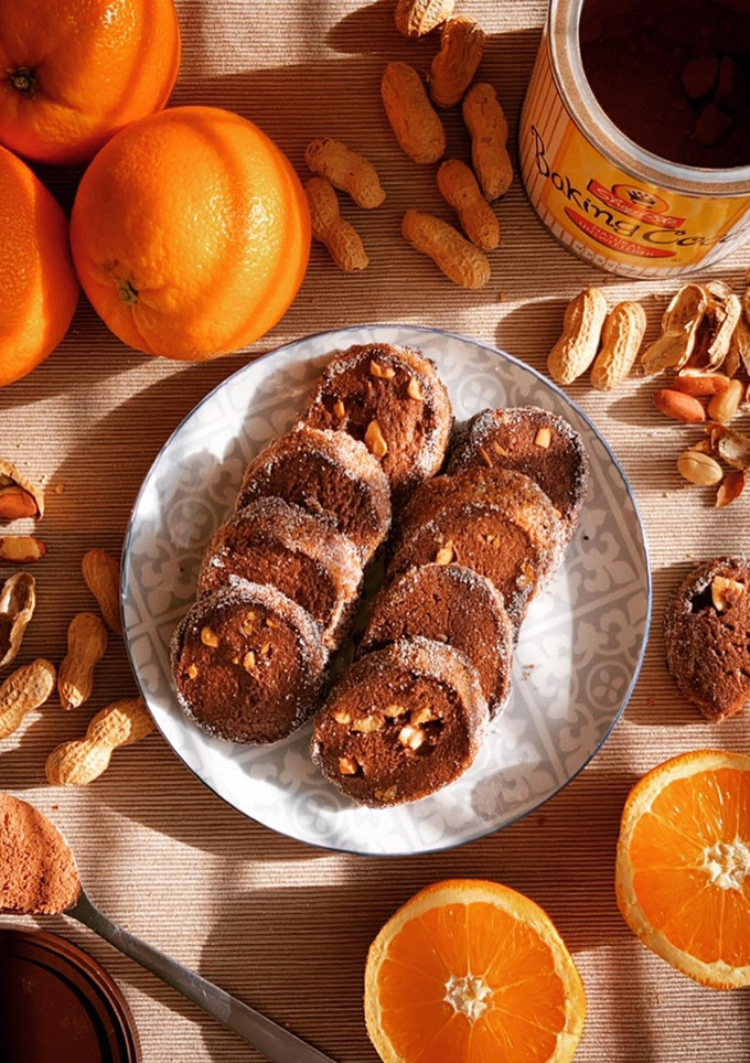 Una foto de Galletas de cacao, naranja🍊 y cacahuetes🥜!!
