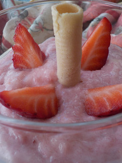 Una foto de Mousse de fresas y yogur