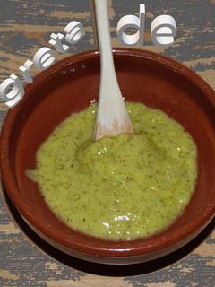 Una foto de Vinagreta de ajo y hierbas aromáticas