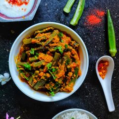 A picture of Dahi Bhindi.