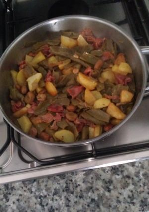 Una foto de Habas frescas con jamón