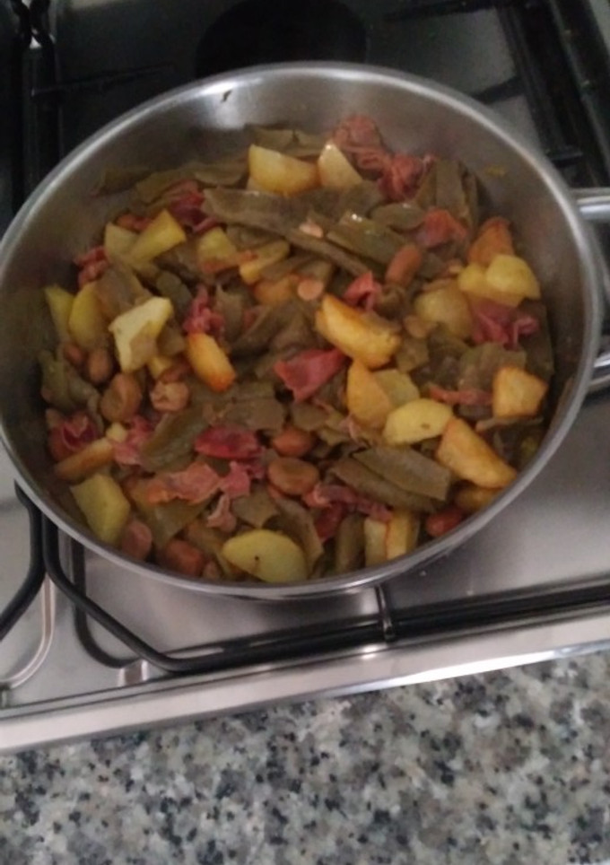 Una foto de Habas frescas con jamón