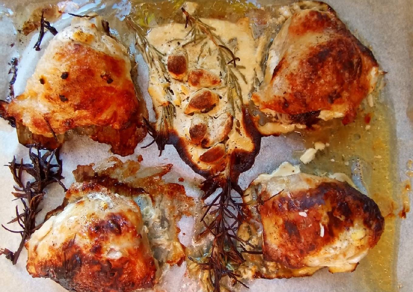 Poulet mariné à l'ail et au romarin
