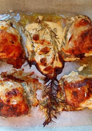 Une photo de Poulet mariné à l'ail et au romarin