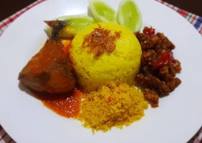 Nasi Kuning Banjar