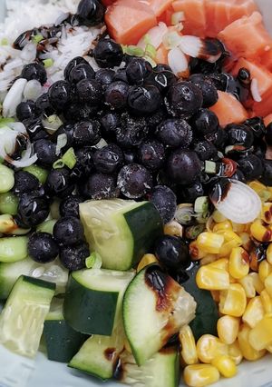 Una foto de Tazón de salmón y arroz