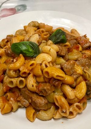 Una foto de Guisito de carne con tomate al natural. Delicioso 😋, en pocos minutos!!