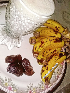 A picture of Banana dates milkshake.