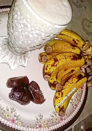 A picture of Banana dates milkshake.