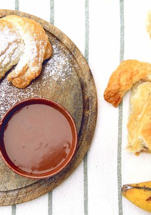 Una foto de Croissant de plátano y chocolate