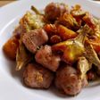 Fritada de butifarra y alcachofas con picatostes al ajillo y pimentón