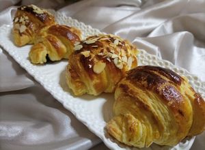 صورة لوصفة كرواسون مورق وبقرمشة ومذاق لا يقاوم 🥐