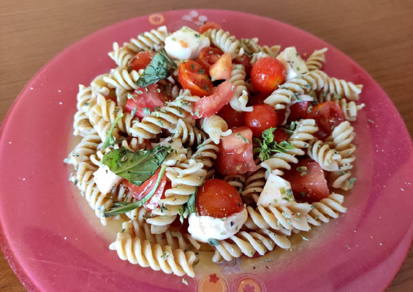 Ensalada de pasta fría integral caprese (fácil, 20 min)