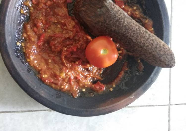 Bagaimana Membuat Sambal terasi cobek, Lezat