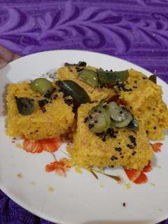 A picture of Khaman Dhokla.