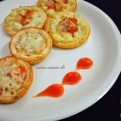 A picture of Cheesey bread disc.