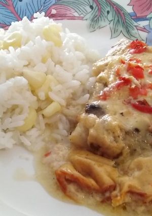 Una foto de Pescado en salsa de champignones