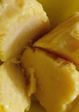 A picture of Mango ice cream.