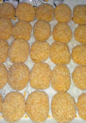 A picture of White paper chicken nuggets (frozen).
