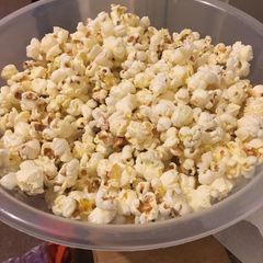 Garlic & rosemary popcorn A picture of Garlic & rosemary popcorn.