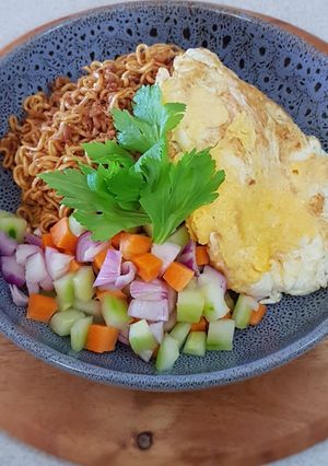 A picture of Mi Goreng (Instan Noodle).