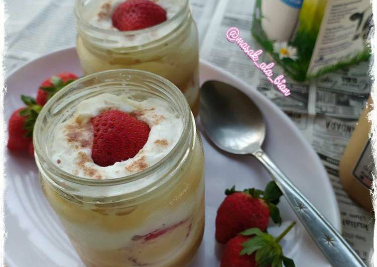 Banofee Pie with Strawberry