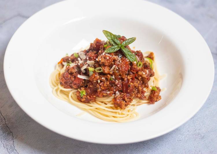 Step-by-Step Guide to Prepare Ultimate Spaghetti bolognese with Thai green pesto