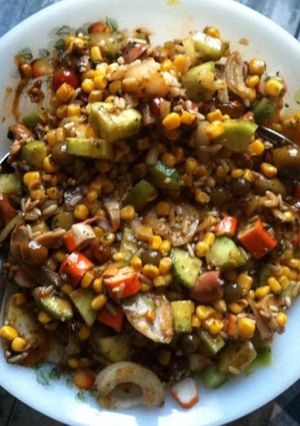 Une photo de Salade composée au surimi et légumes sauce balsamique
